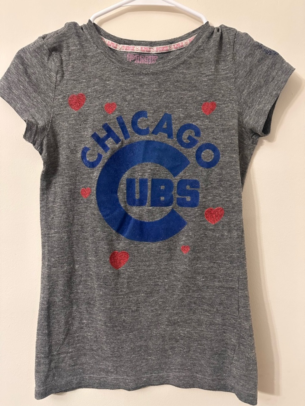 PINK Victoria's Secret Gray Chicago Cubs Graphic Tee with Red Hearts